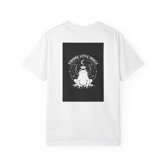 Strange Little Oracle Frog Tee – Witchy Aesthetic Shirt, Dark Cottagecore Graphic Tee, Coquette Goth Celestial Frog Top